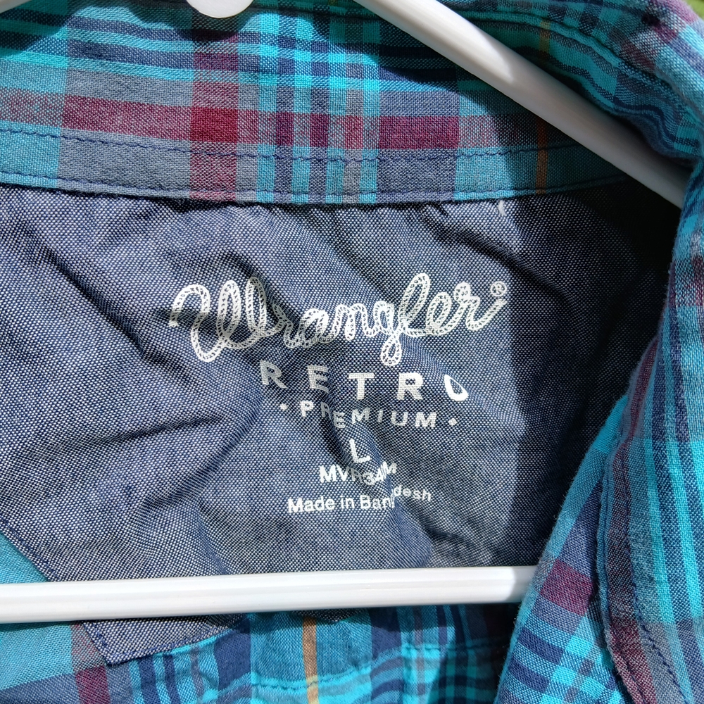 Wrangler Women's Blue and Red Plaid Button Down Shirt - Picture 3 of 4